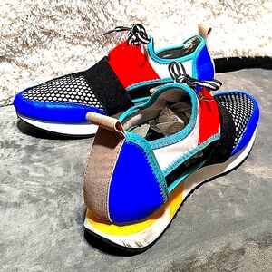 ! Steve Madden Artic fashion tennis shoes size 7.5m